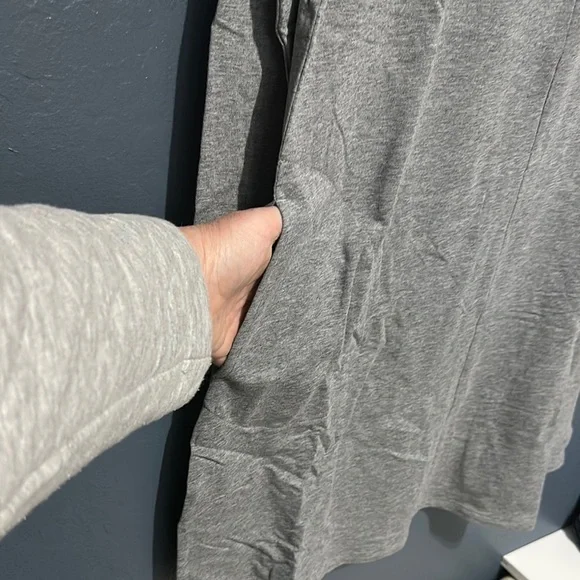 J. Jill Gray Tunic with 3/4 Sleeves in Boxy Relaxed Style - Picture 3 of 4